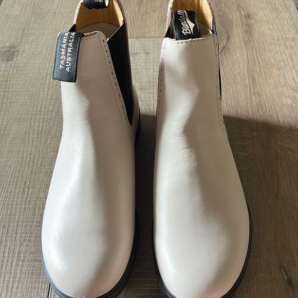 Blundstone Ivory and Black Ankle Boots